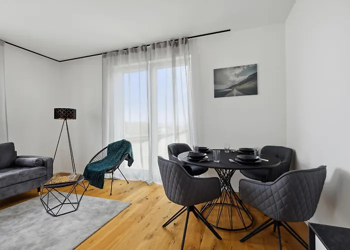 Peakview: Penthouse / Zentrum / Netflix